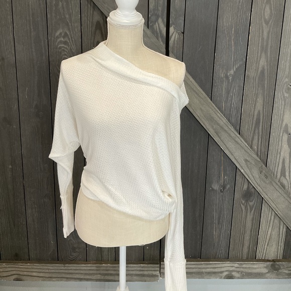 Fashion Nova Sweaters - 🆕NWOT Off shoulder sweater top —